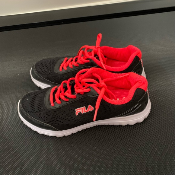 Brand new women’s Fila running shoes - Picture 2 of 6